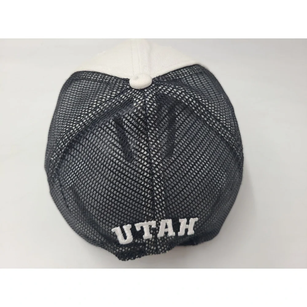 Utah Utes Hat Snapback Under Armour Trucker Mesh Title IX 2022‎ White Black NCAA